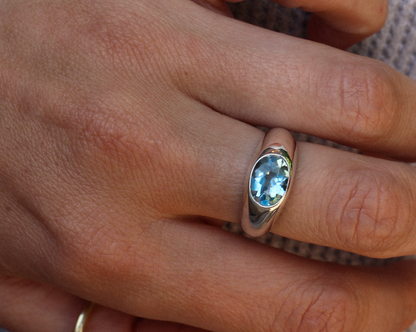Anillo vintage de topacio azul